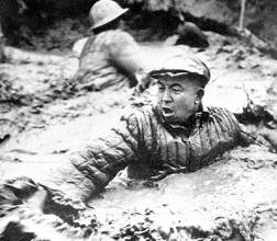 走互助合作道路,把小农经济逐步改造成社会主